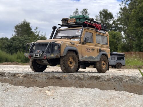 Defender D90 «Camel trophy»